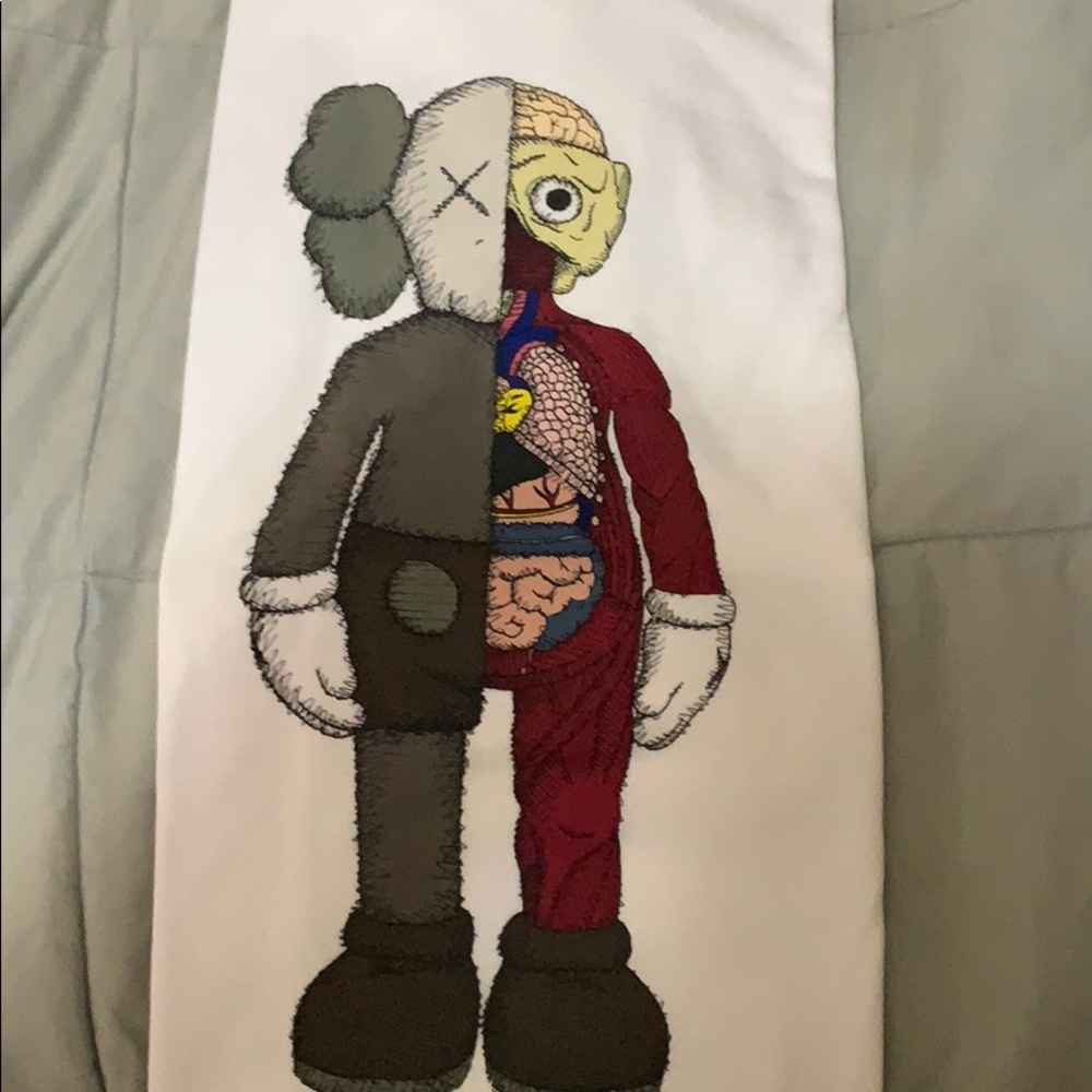 Uniqlo x Kaws